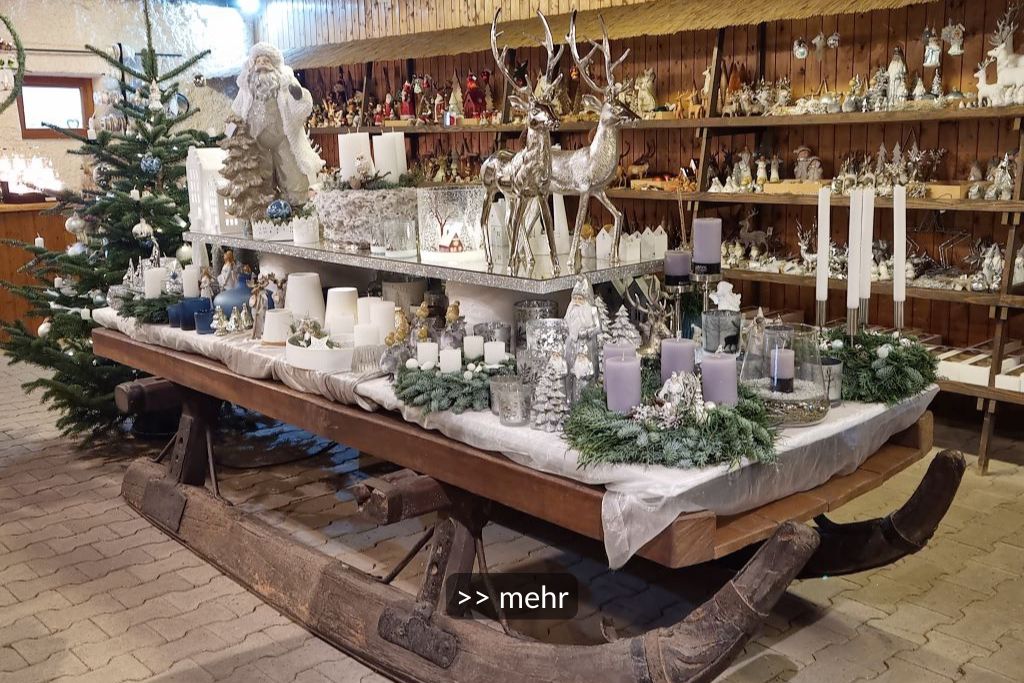 Adventsausstellung mit Adsventskranz Adventsdeko